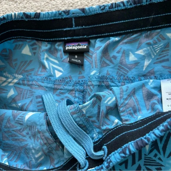 Patagonia Women’s Blue Patterned Barely Baggies Shorts - Picture 3 of 10